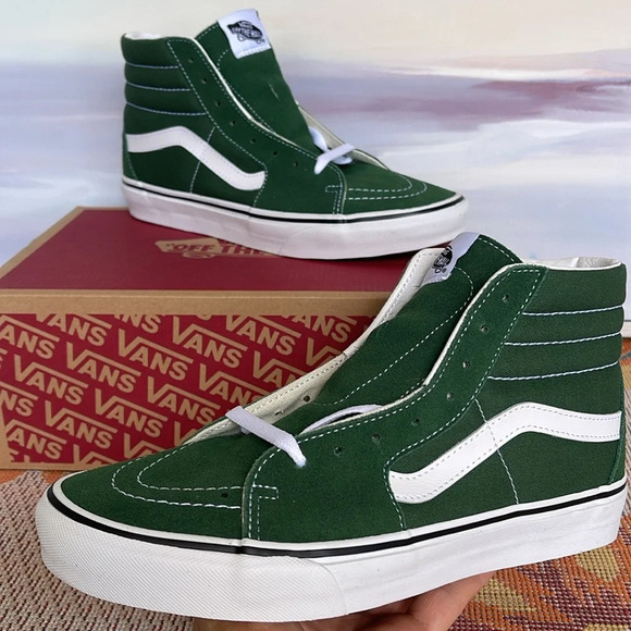 Vans WMNS Sk8-Hi
Color Theory Greener Past
VN0005U96QU
Sneakers - Picture 15 of 16